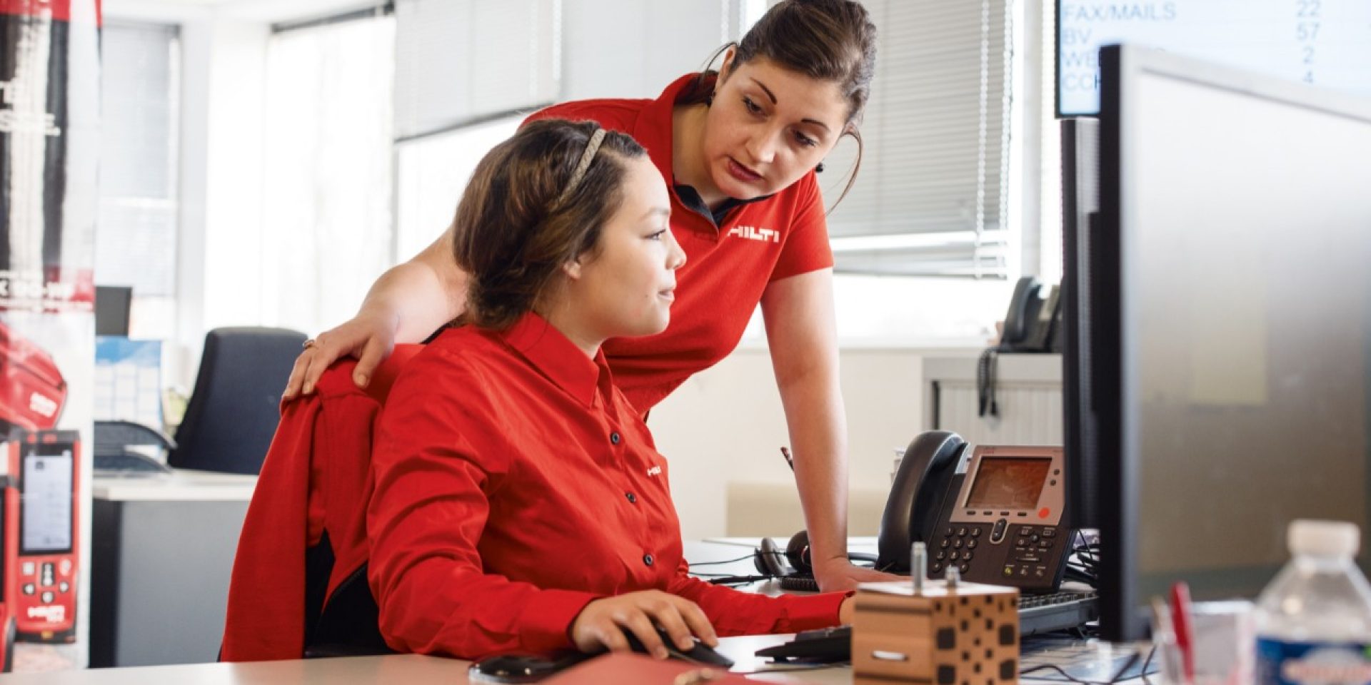 Hilti customer service representatives at the computer